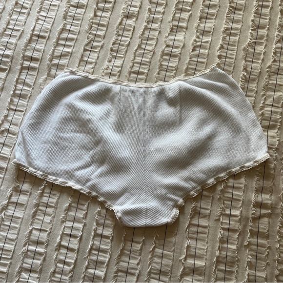 Brandy Melville Bloomers - Picture 2 of 3